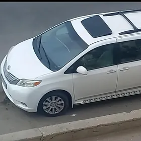 Toyota Sienna 2013