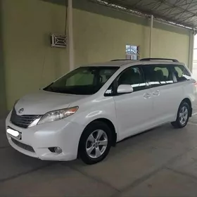 Toyota Sienna 2011
