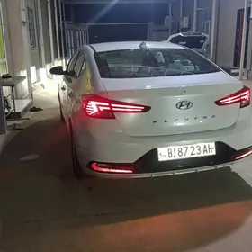 Hyundai Elantra 2020