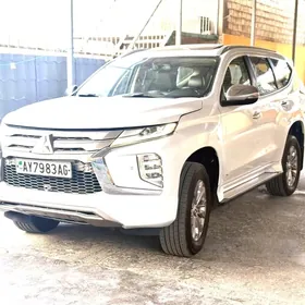 Mitsubishi Pajero 2021