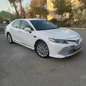 Toyota Camry 2018