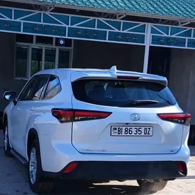 Toyota Highlander 2021