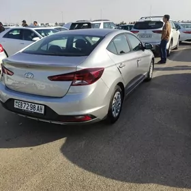 Hyundai Elantra 2020