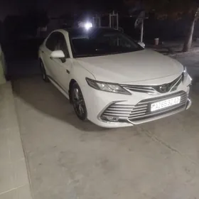 Toyota Camry 2021