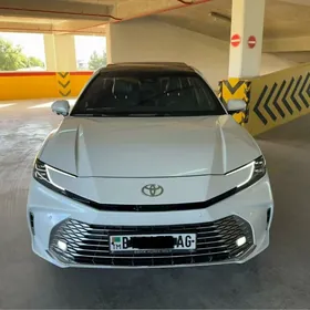 Toyota Camry 2025