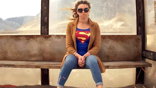 DC Milli Elkogyň baş rolda oýnamagynda "Supergyzyň" ilkinji treýlerini görkezdi