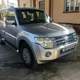 Mitsubishi Pajero 2010
