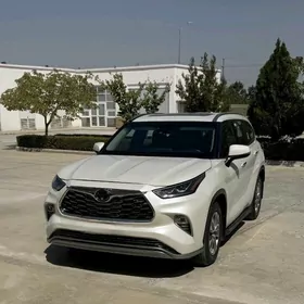 Toyota Highlander 2021
