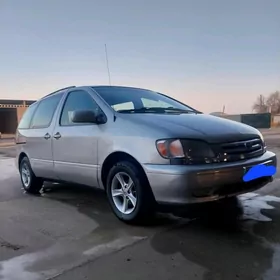 Toyota Sienna 2002