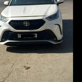 Toyota Highlander 2021