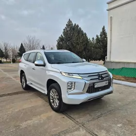 Mitsubishi Pajero 2020