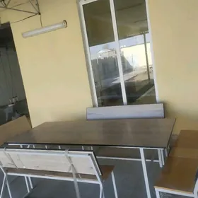 Стол и стулья