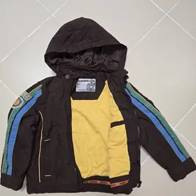 kurtka 4-5 yaş 60 manat