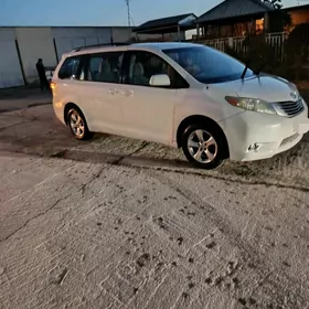 Toyota Sienna 2010