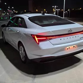 Hyundai Elantra 2023