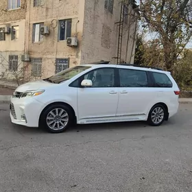 Toyota Sienna 2016