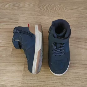 Ботинки мальчуковые,фирменные