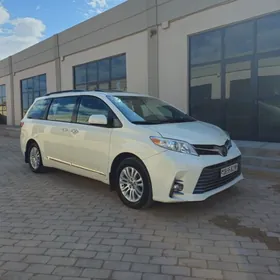 Toyota Sienna 2019