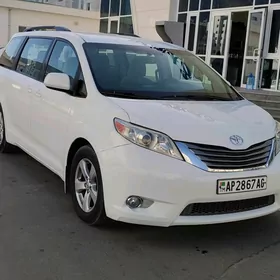 Toyota Sienna 2015