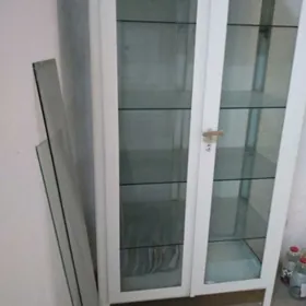 Мед. шкаф(витрина)