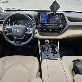 Toyota Highlander 2022