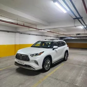 Toyota Highlander 2020