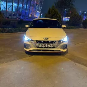 Hyundai Elantra 2022