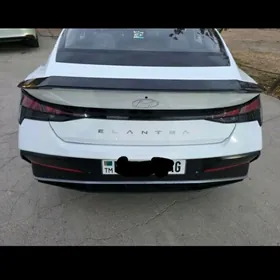 Hyundai Elantra 2024