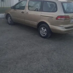 Toyota Sienna 2001