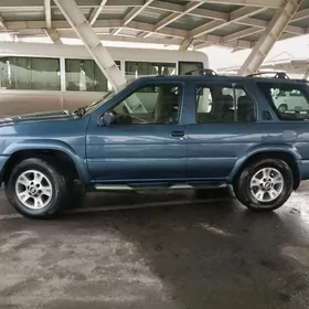 Nissan Pathfinder 1999