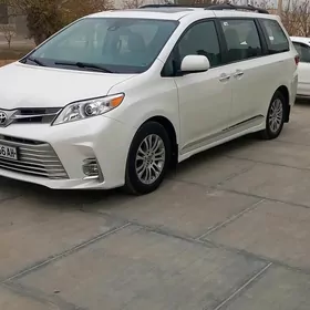 Toyota Sienna 2019
