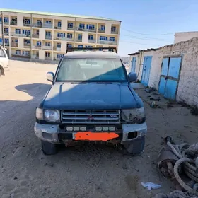 Mitsubishi Pajero 1999