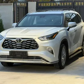 Toyota Highlander 2021