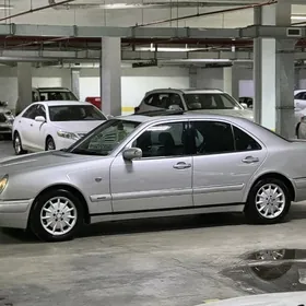 Mercedes-Benz E320 1999