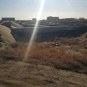 gurluşukçy ussa gerek