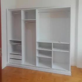 Мебель разбираем и собираем.