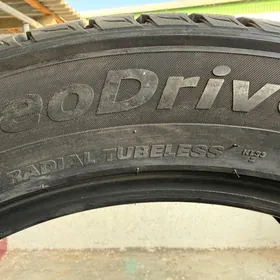 TEKER PAKRISKA KIA SORENTO 235/55/19