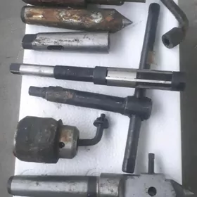 токарни инструмент