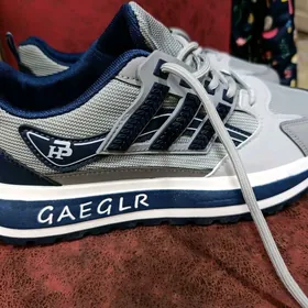 кроссовки новые! на 43