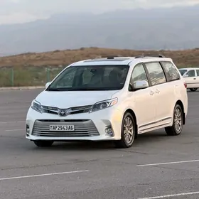 Toyota Sienna 2020