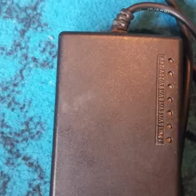 Unewersal zarýadjik