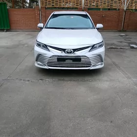 Toyota Camry 2021