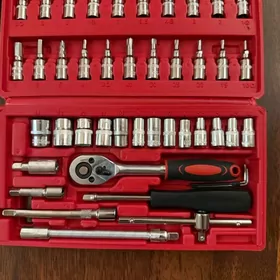 Набор отверток и ключей