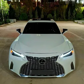 Lexus IS 2021