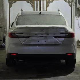 Toyota Camry Hybrid 2025