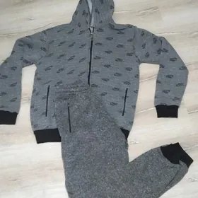 Тёплый спортивный костюм