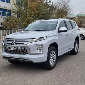 Mitsubishi Pajero 2020