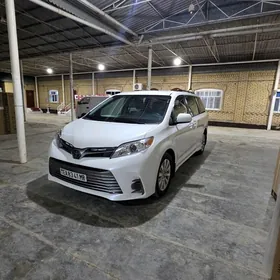 Toyota Sienna 2020
