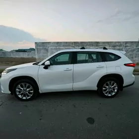 Toyota Highlander 2021