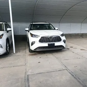 Toyota Highlander 2022